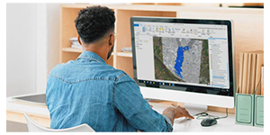 Person using L3HArris geospatioal software